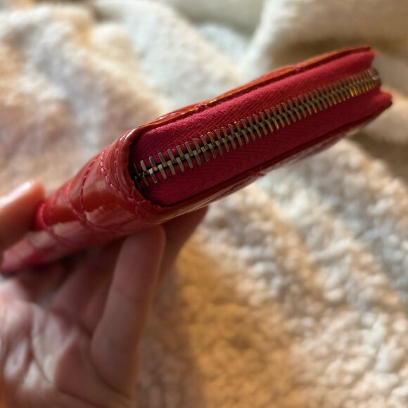 Like New CHANEL Red Patent Leather Zip Quilted Wallet w/Chanel Card - Picture 10 of 11